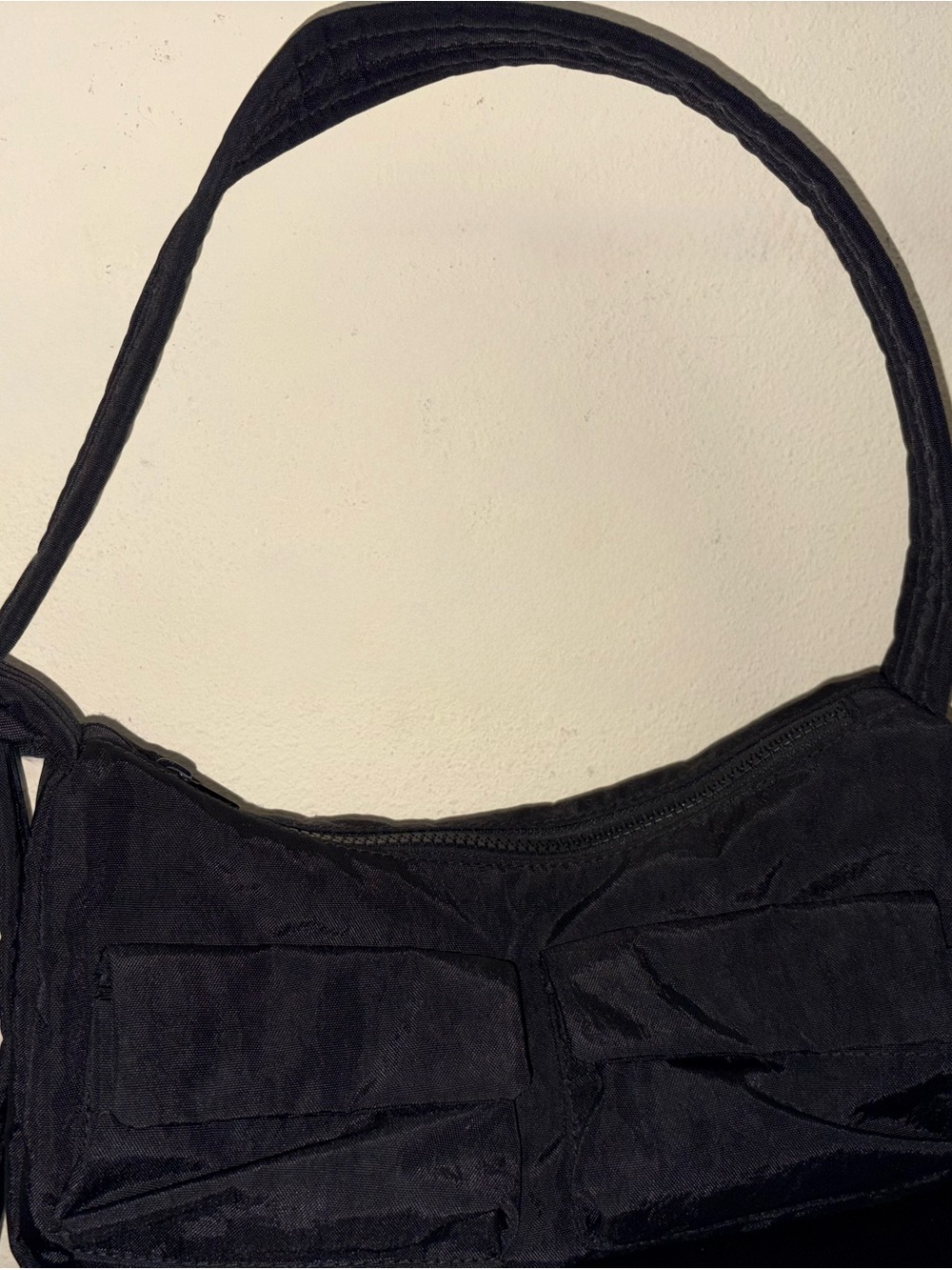 BAGGU Black Shoulder Bag with Curved Strap